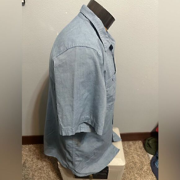Mountain Hardwear Men’s Large Light Blue Short Sleeve Button Down - Picture 3 of 7